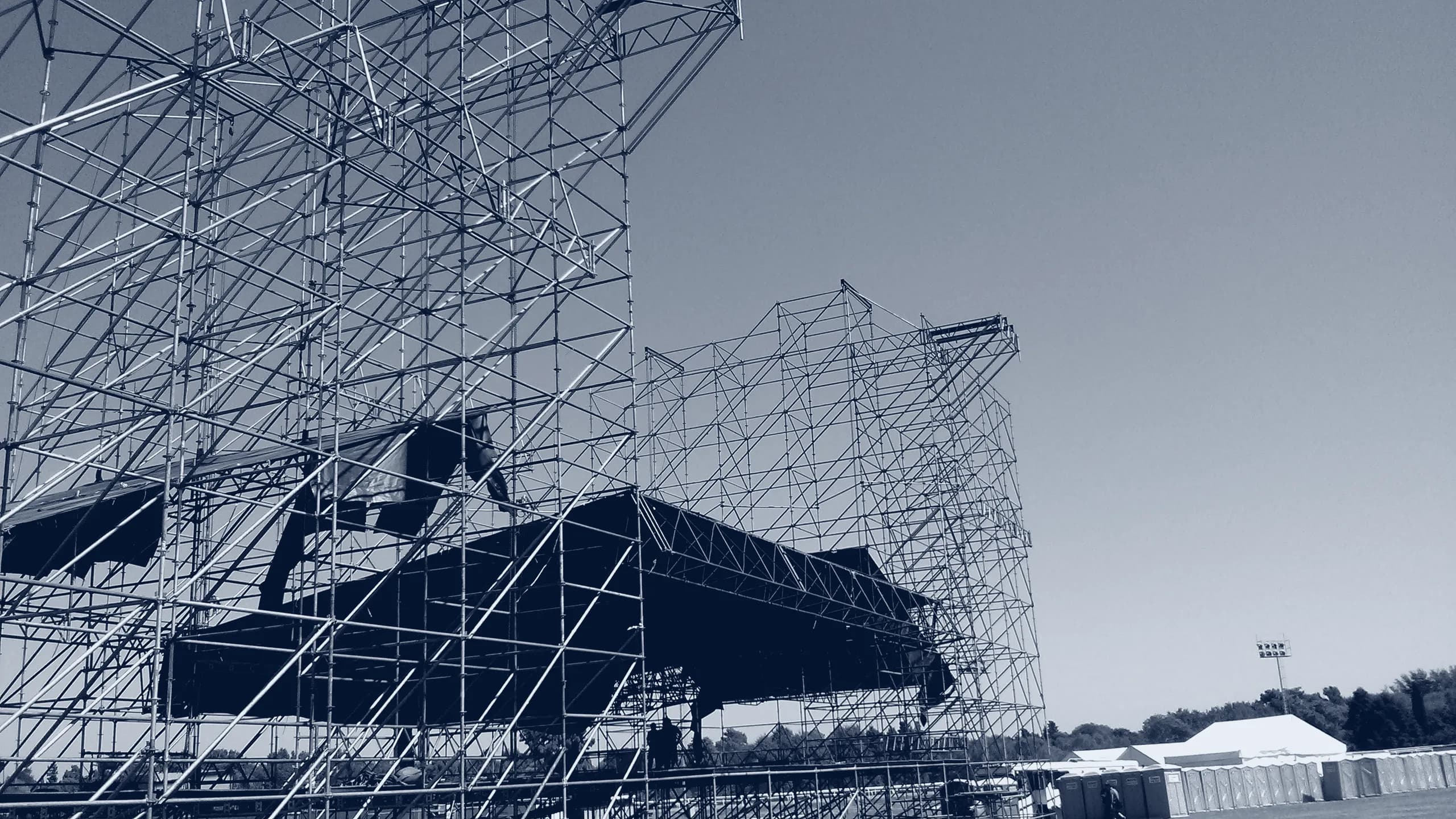 Escenario y torres del festival Lollapalooza Argentina