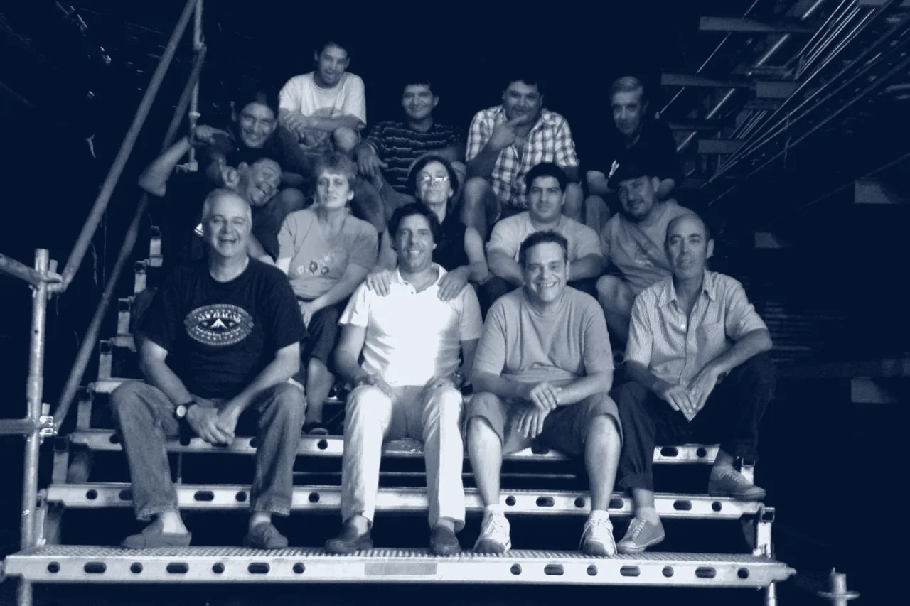 Equipo de Andemet trabajando sobre una estructura tubular de gran porte