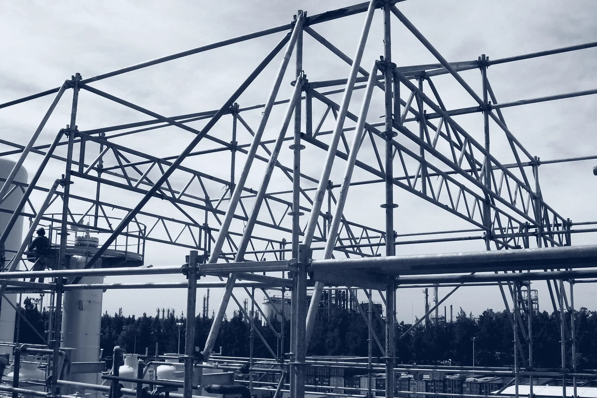 Andamiaje en la planta de Air Liquide en Campana, fotografía de obra