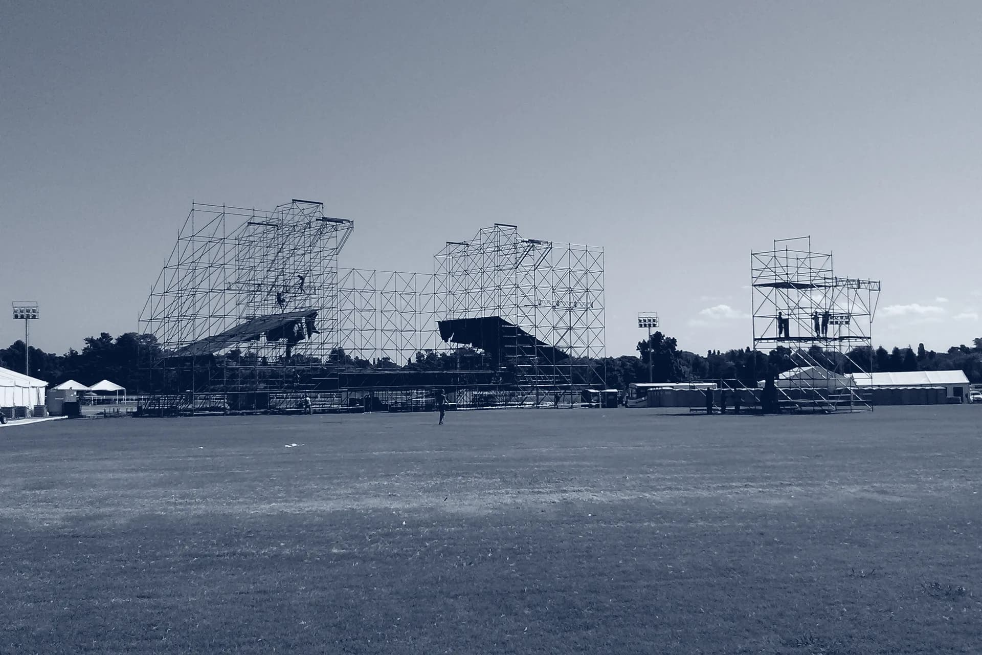 Andamiaje en el predio de Lollapalooza, fotografía de obra
