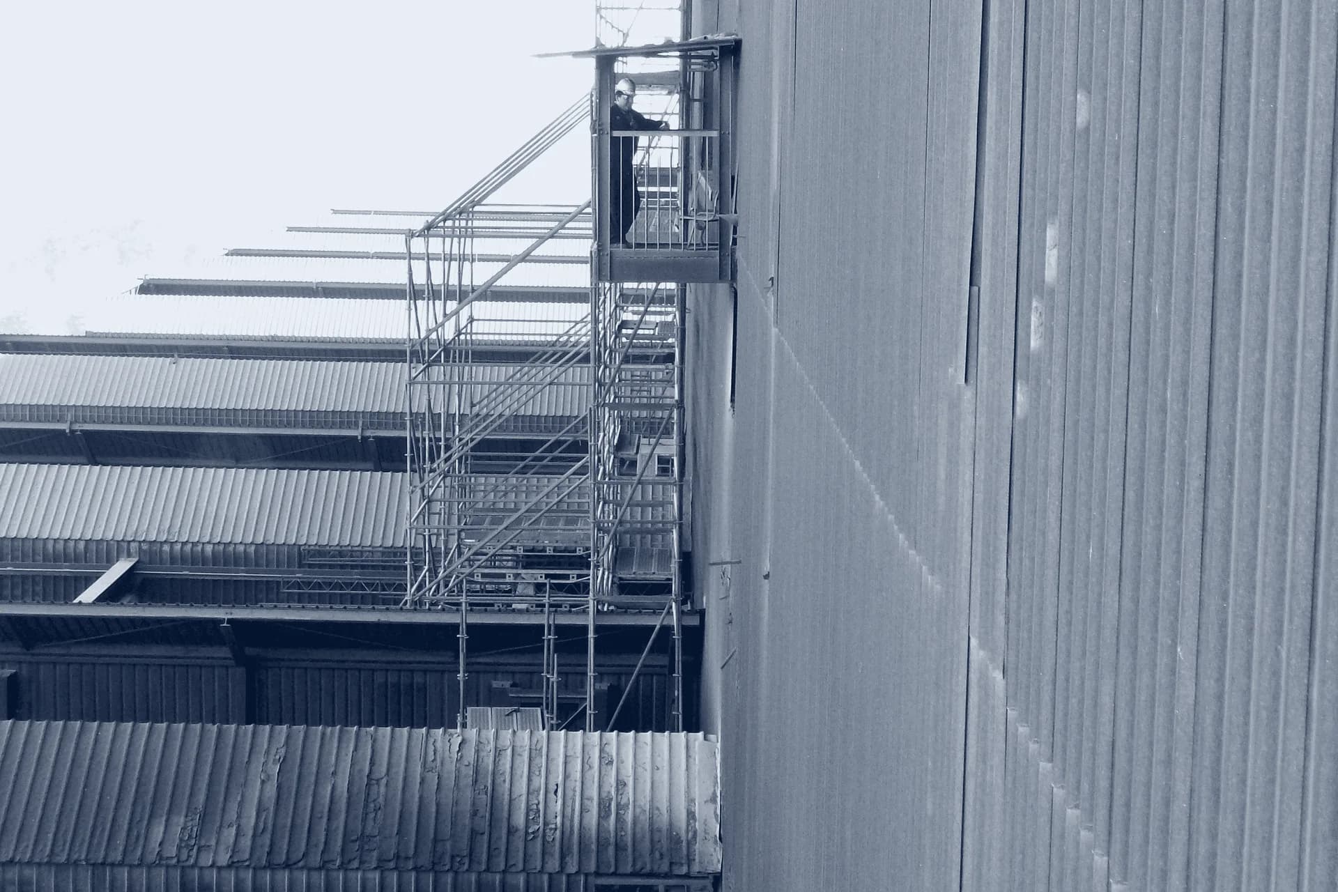 Andamiaje a 52 metros sobre planta en operación en Ternium Siderar, vista 4